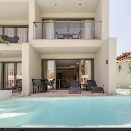 Chic With Balcony Direct Pool Access פאטהיה
