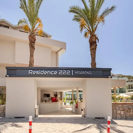 Chic With Balcony Direct Pool Access *