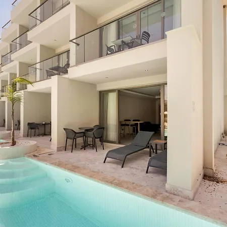 Διαμέρισμα Chic With Balcony Direct Pool Access Φετιγιέ