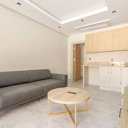 Chic With Balcony Direct Pool Access