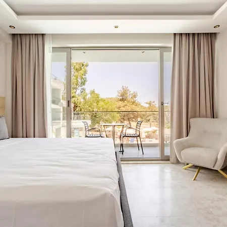 Chic With Balcony Direct Pool Access Apartment
