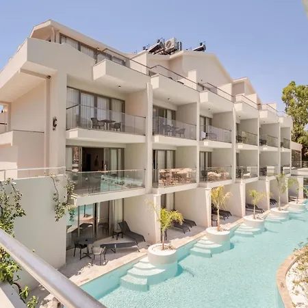 Chic With Balcony Direct Pool Access Apartment Fethiye